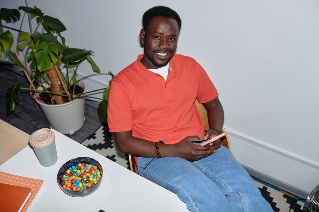 Samuel, Altenpfleger aus München, beim Skaten in einer Bowl